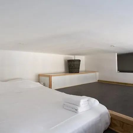 Apartment Contemporary Mezzanine Studio With Furnished Balcony *