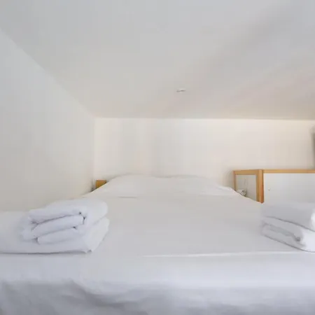 Apartment Contemporary Mezzanine Studio With Furnished Balcony
